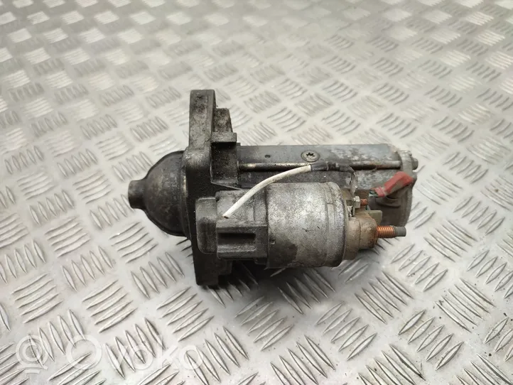 Opel Vivaro Starter motor 233002654R