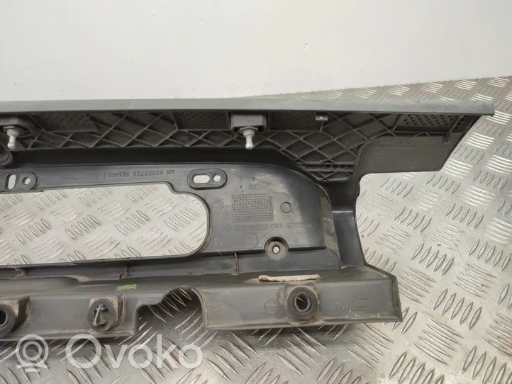 Opel Vivaro Lampka klapy bagażnika 93857722