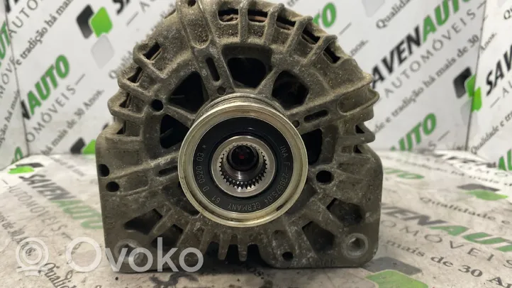 Opel Vivaro Generator/alternator 