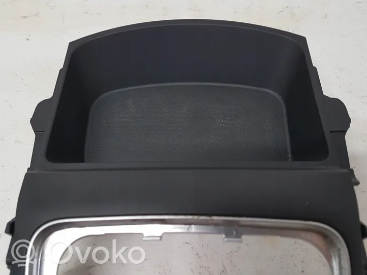 Hyundai i30 Rivestimento in plastica cornice della leva del cambio 