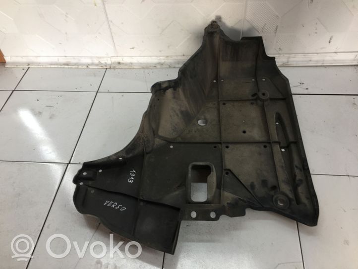 Toyota Verso Средняя защита дна 583990F010