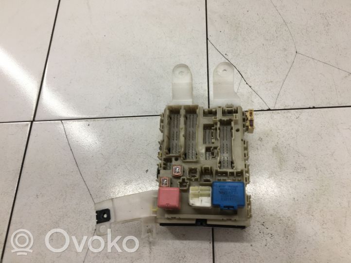 Toyota Verso Module de fusibles 827300F051