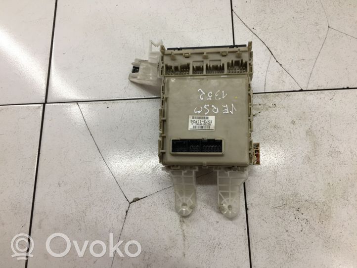 Toyota Verso Ramka / Moduł bezpieczników 827300F051
