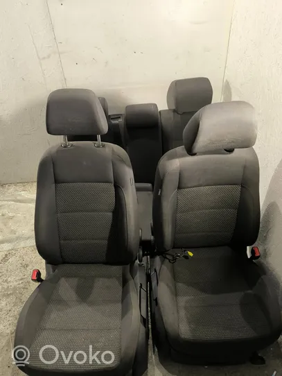 Volkswagen Golf V Set sedili 