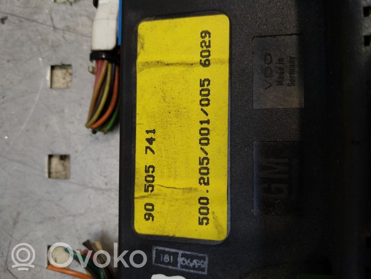 Opel Sintra Monitori/näyttö/pieni näyttö 90505741