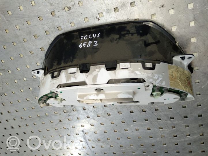 Ford Focus Spidometrs (instrumentu panelī) 98AP10841BC