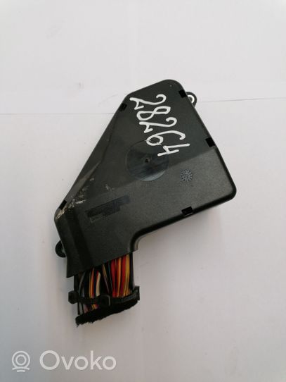 Volkswagen Polo IV 9N3 Module de fusibles 6Q0941828B