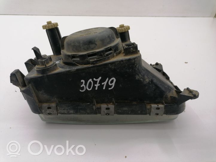 Volkswagen PASSAT B3 Lampa przednia 13347900