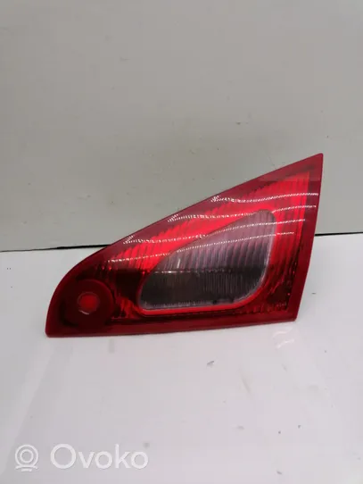 Mitsubishi Colt Lampy tylnej klapy bagażnika MN105626