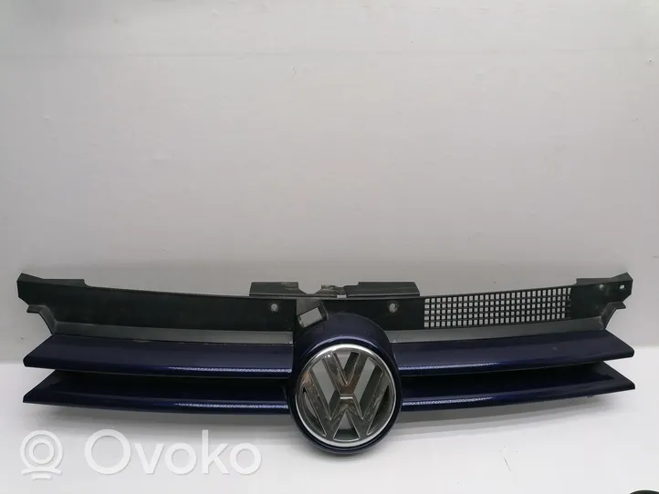 Volkswagen Golf IV Etupuskurin ylempi jäähdytinsäleikkö 1J0853651F