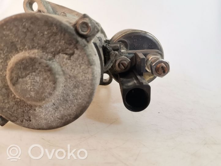 Volkswagen Golf V Starter motor 022911023H