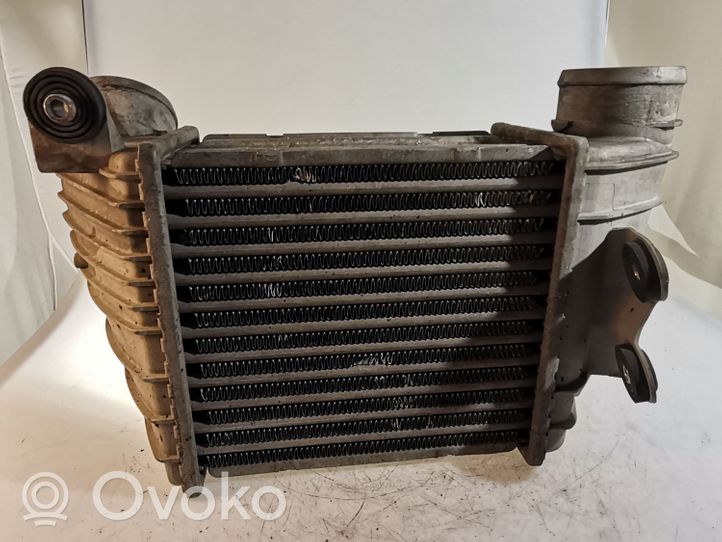 Audi TT Mk1 Välijäähdyttimen jäähdytin 8L9145806B