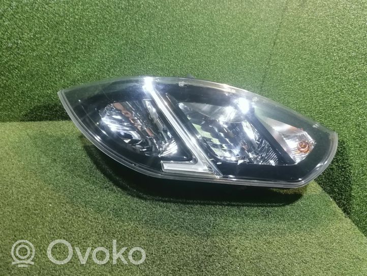 Opel Movano B Lampa przednia 260604857R