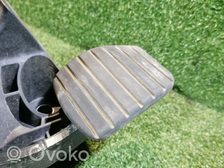 Opel Vivaro Brake pedal 465016415R