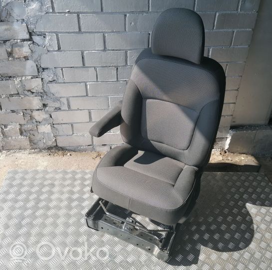 Renault Trafic III (X82) Priekinė vairuotojo sėdynė 1411915X