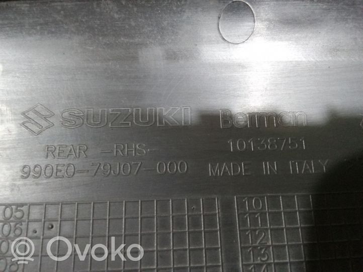 Suzuki SX4 Takaoven lista (muoto) 10138751