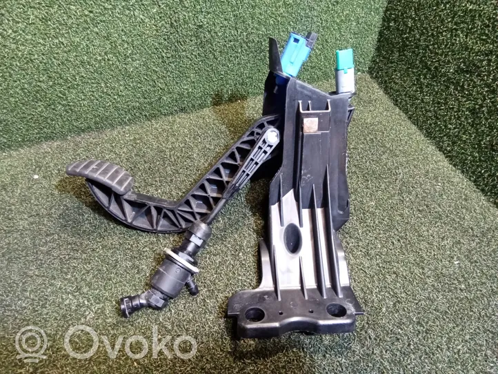 Renault Master III Clutch pedal 306106218R