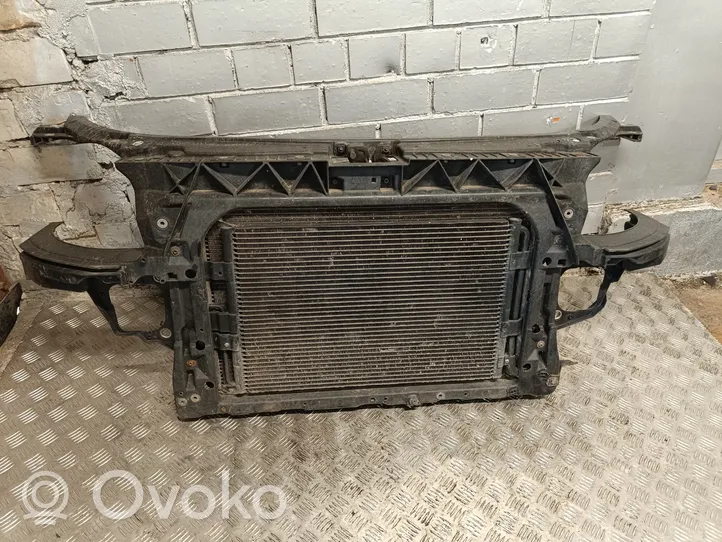 Audi TT Mk1 Aušinimo skysčio radiatorius 1J0121253AD