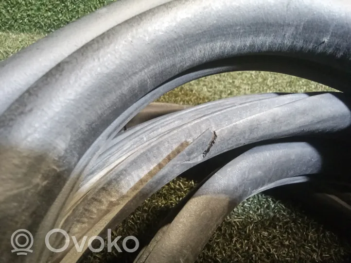 Opel Vivaro Sliding door rubber seal 