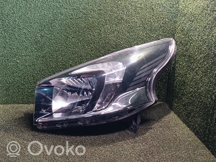 Opel Vivaro Headlight/headlamp 93461915