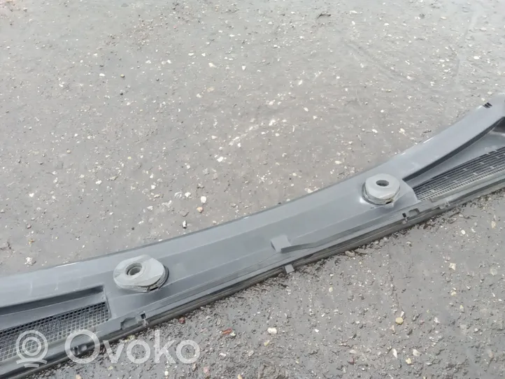 Opel Vivaro Rivestimento del tergicristallo 668114748R