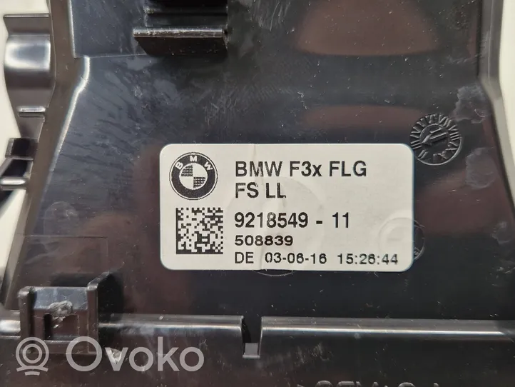 BMW 1 F20 F21 Kojelaudan sivutuuletussuuttimen kehys 9218549