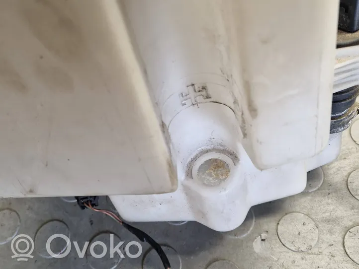 BMW X5 E53 Zbiornik płynu do spryskiwaczy szyby przedniej / czołowej 8252738