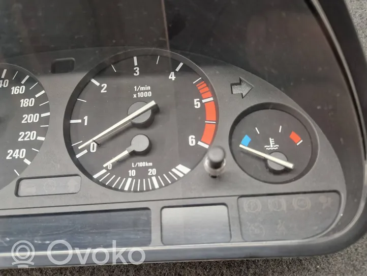 BMW 7 E38 Tachimetro (quadro strumenti) 6914879