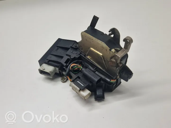 BMW 7 E38 Front door lock 8235097