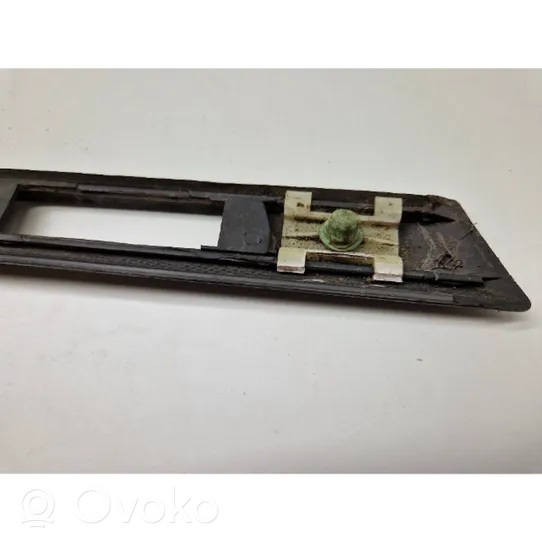 BMW 7 E38 Rivestimento parafango (modanatura) 8165220