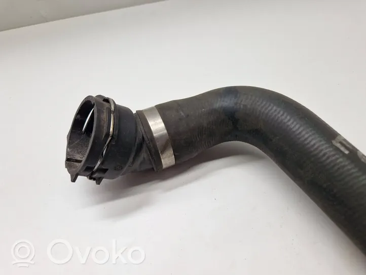 BMW 5 E60 E61 Tuyau de liquide de refroidissement moteur 7799748