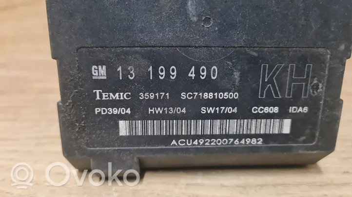 Opel Vectra C Fuse module 13199490