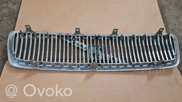 Volvo V70 Front bumper upper radiator grill 9490385