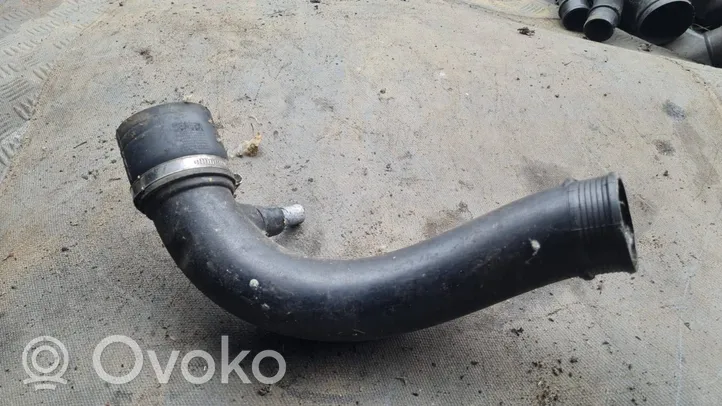 Volvo V70 Manguera/tubo del intercooler 30714480