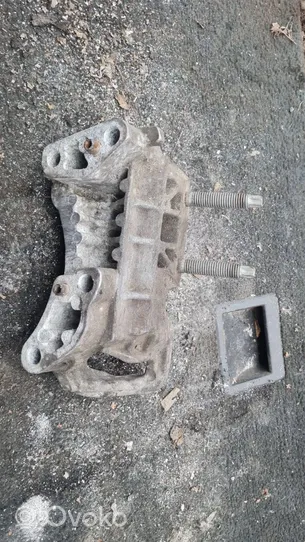 Volvo C30 Engine mounting bracket 326C29