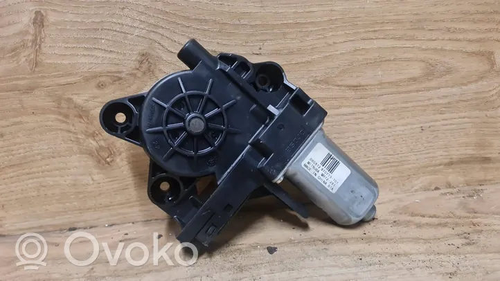 Volvo V70 Front door window regulator motor 970713101