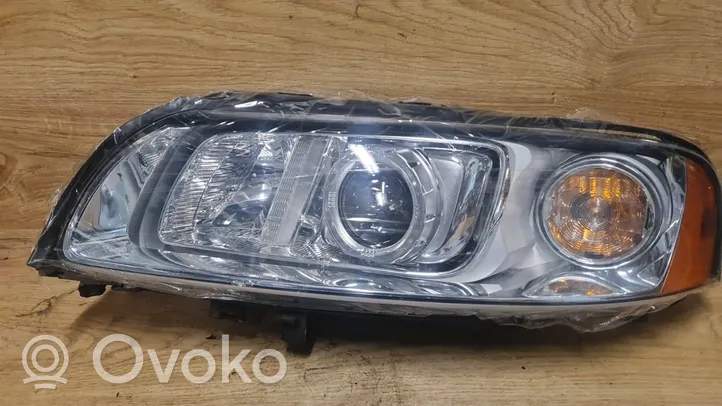 Volvo S60 Lampa przednia 30698570