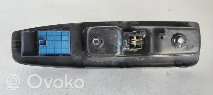 Opel Combo D Electric window control switch 735484919