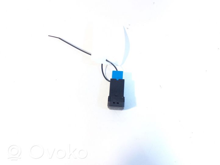 Nissan Qashqai Antipraslidimo/ sukibimo (ASR) jungtukas 08349A