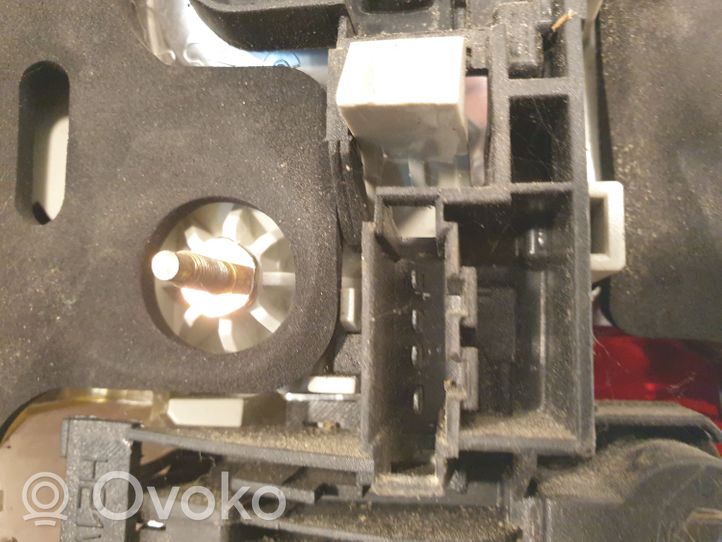 Volkswagen Touareg I Lampy tylnej klapy bagażnika 28268003