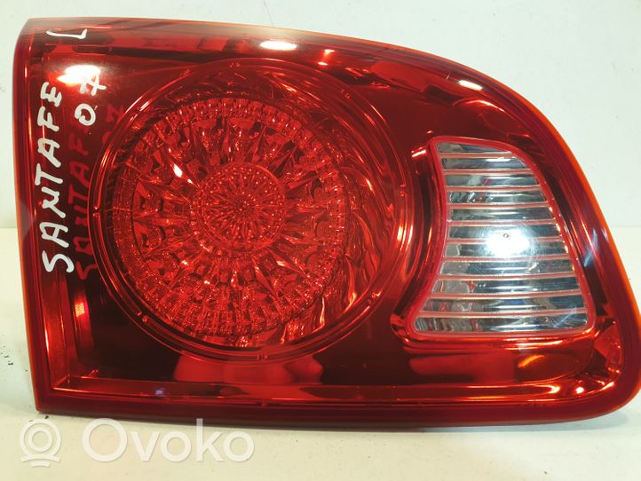 Hyundai Santa Fe Lampy tylnej klapy bagażnika 924052B000