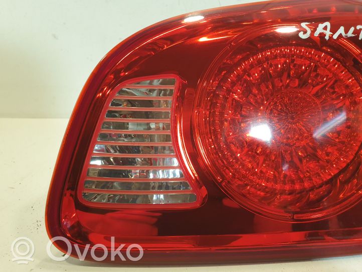 Hyundai Santa Fe Lampy tylnej klapy bagażnika 924062B000