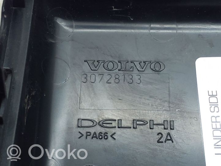 Volvo XC90 Couvercle de boîte à fusibles 30728133