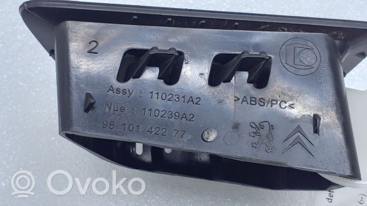 Peugeot 5008 II Dysze / Kratki nawiewu deski rozdzielczej 9810142277