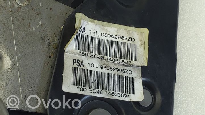 Citroen C3 Rączka / Dźwignia hamulca ręcznego 98062965ZD