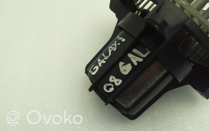 Ford Galaxy Lämmittimen puhallin 071132570