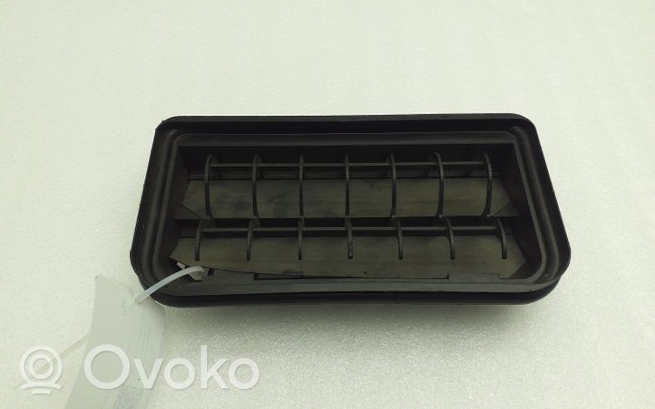 Volkswagen Jetta VI Quarter panel pressure vent 3C0819465