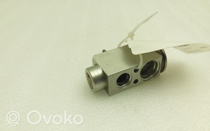 Volvo XC60 Air conditioning (A/C) expansion valve 7010973