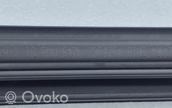 BMW X4 F26 Listwa / Uszczelka szyby drzwi przednich 7364750