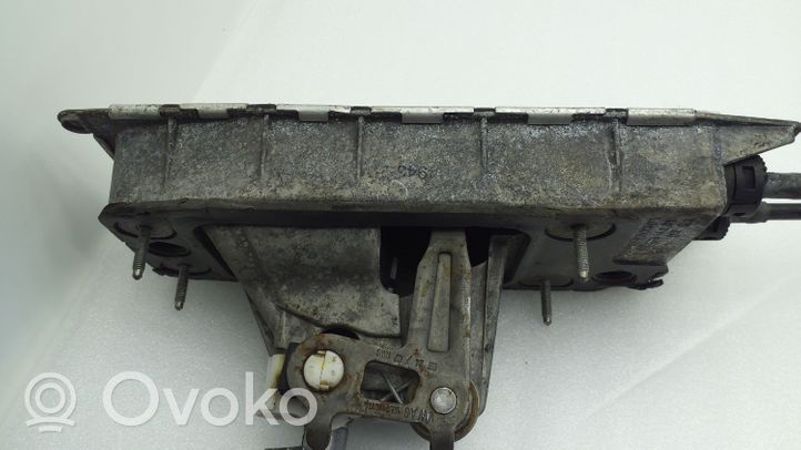 Volkswagen PASSAT B6 Vaihteenvalitsimen verhoilu 3C0711049R